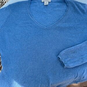 Tweeds 2-ply cashmere. pics for 2holes on left bottom. Tad fraying/ bottom